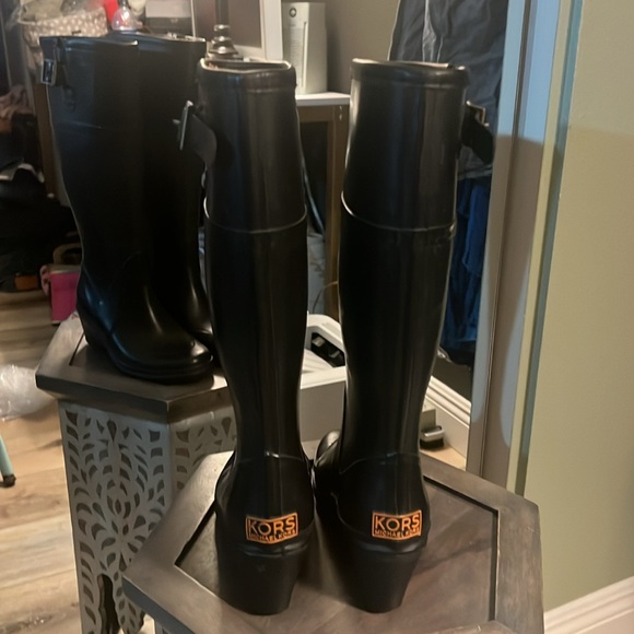 1 hour sale. KORS Michael Kors, black rain boots, tall wedge style, size 6 - Picture 7 of 11